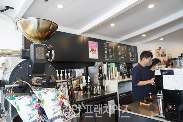 고품격 커피공장 송영근 대표 ⓒ 사진 이현석 팀장