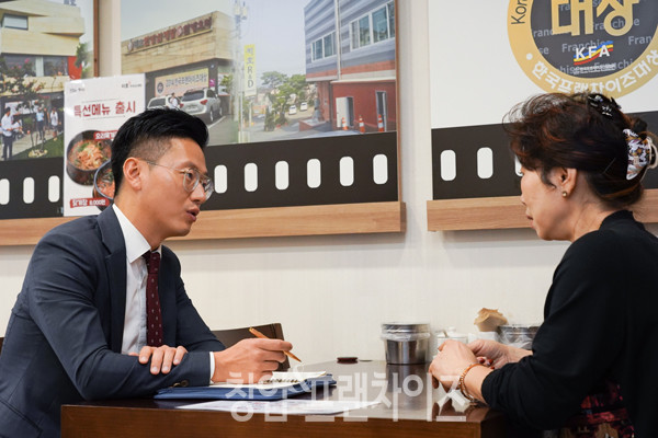 지호한방삼계탕 마포대흥역점 이영옥 점주 & 이경수 팀장 ⓒ 사진 이현석 팀장