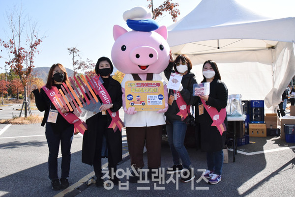 아이엠포크 드라이브스루 50% 할인행사 ⓒ 사진 황윤선 기자