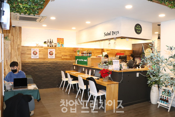 샐러데이즈 방배점 ⓒ 사진 김지원 기자
