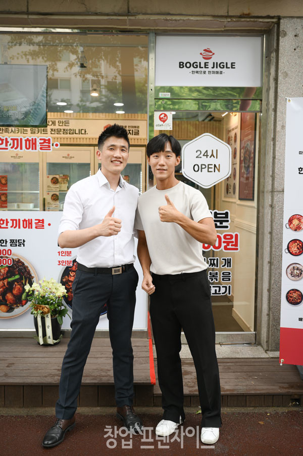 보글지글 상동점 윤현진 점주, 김성용 대표. ⓒ 사진 이원기 포토그래퍼