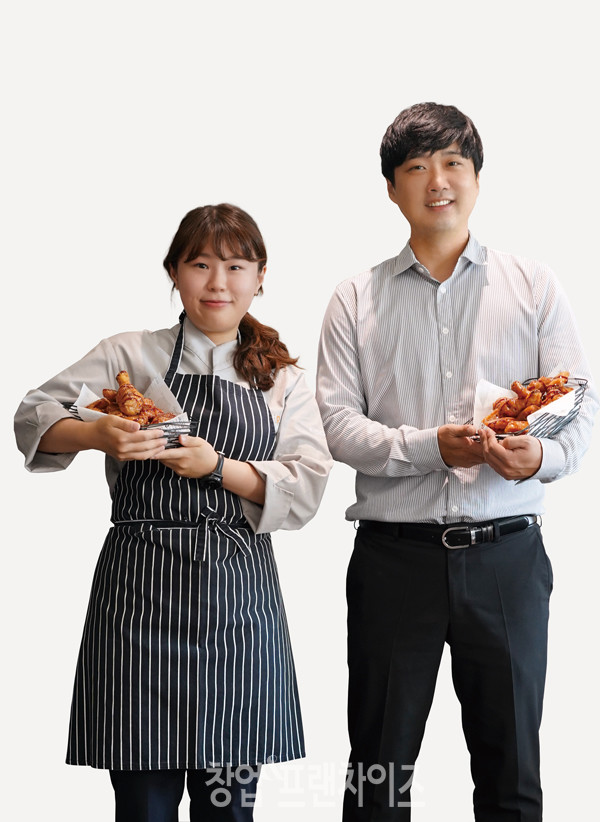 교촌치킨 소스개발팀 박재상 팀장, 박진영 담당 ⓒ 사진 김효진 기자