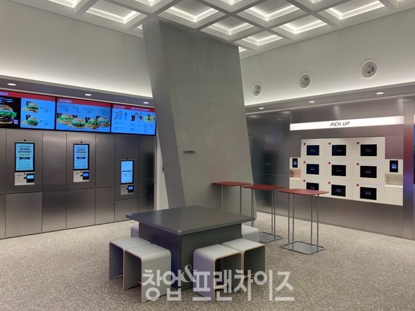 롯데리아 신개념 매장 ‘L7 홍대점’