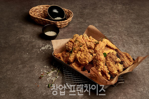 (주)로보아르테 롸버트치킨 ⓒ 사진 업체 제공