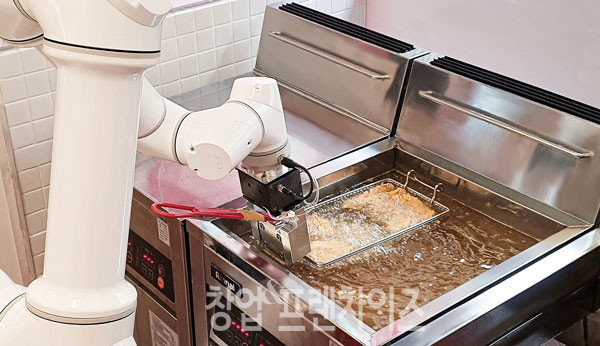 (주)로보아르테 롸버트치킨 ⓒ 사진 업체 제공