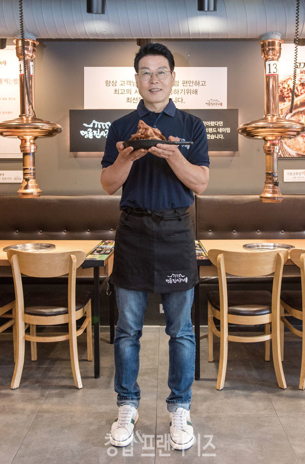 명륜진사갈비 연희점 유시열 점주 ⓒ 사진  윤정원 기자