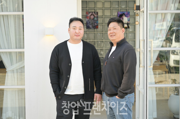 『살아남는 배달 창업의 비법』 최용규 작가, 오봉원 작가 ⓒ 사진 이원기 기자