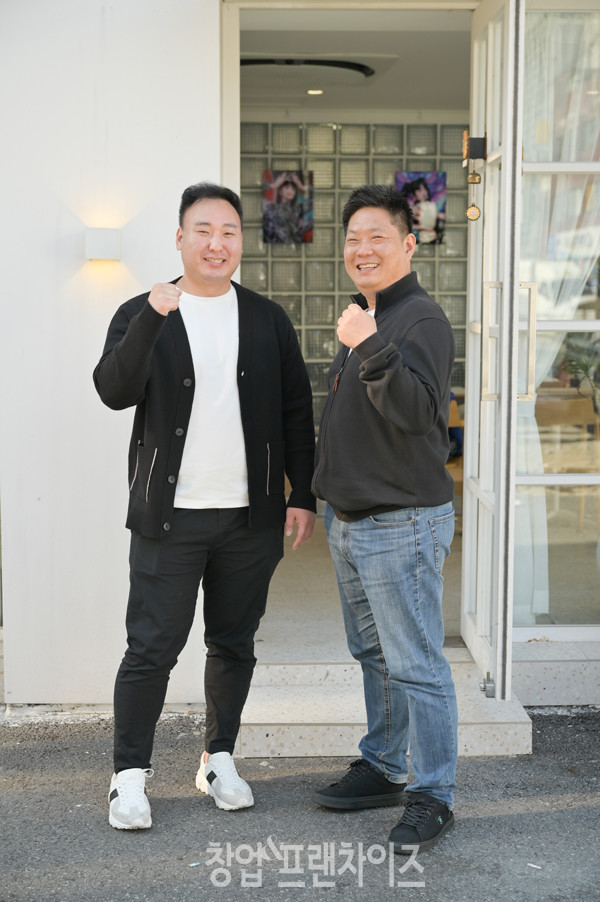『살아남는 배달 창업의 비법』 최용규 작가, 오봉원 작가 ⓒ 사진 이원기 기자