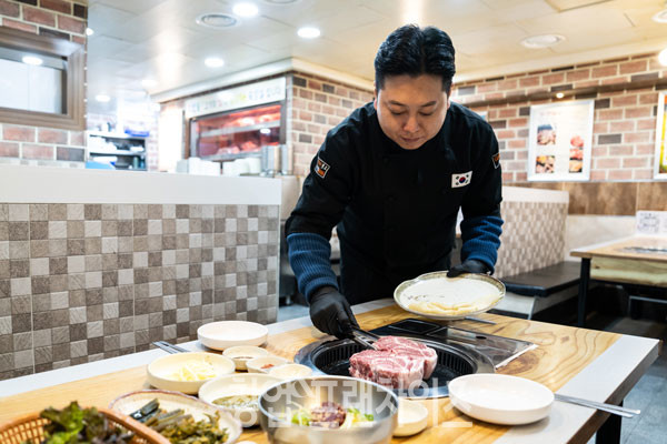 맛찬들왕소금구이 _ 종로점 이민기 점주 ⓒ 사진 이현석 팀장
