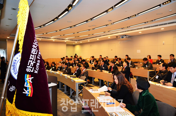 한국프랜차이즈산업협회가 10월 19일 제7기 KFCEO 교육과정을 개강한다.