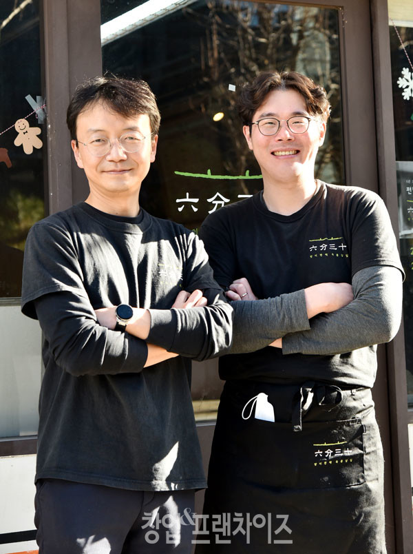 방이편백육분삼십 권영식 이사, 정연진 본부장 ⓒ 사진 황윤선 기자