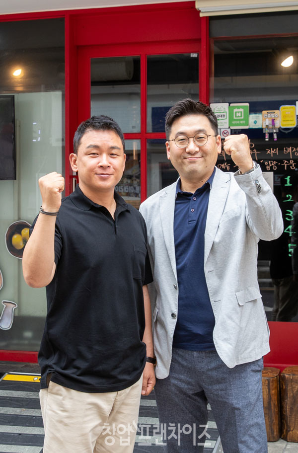 사람 사는 고깃집 김일도 박문희 대표(좌), 박재근 이사(우) ⓒ 사진 유흥선 기자