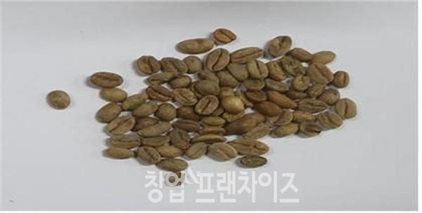 식품의약품안전처가 1일 곰팡이 독소를 검출한 에티오피아 수입 원두[이미지=식약처]