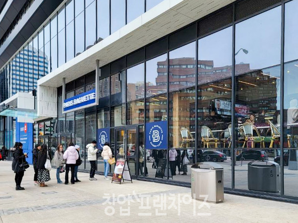 파리바게뜨 캐나다 1호점 ‘영앤쉐퍼드점’