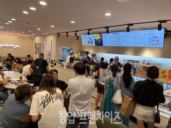 이상 괌 현지 인기 쇼핑몰 마이크로네시아몰 1층에 마련된 가 첫 해외 가맹점 ‘괌 마이크로네시아몰점’