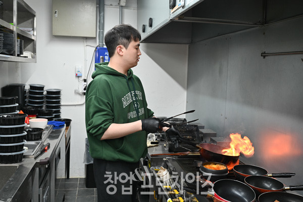 마찌김치찌개&고기냉면  ⓒ 사진 이원기 기자